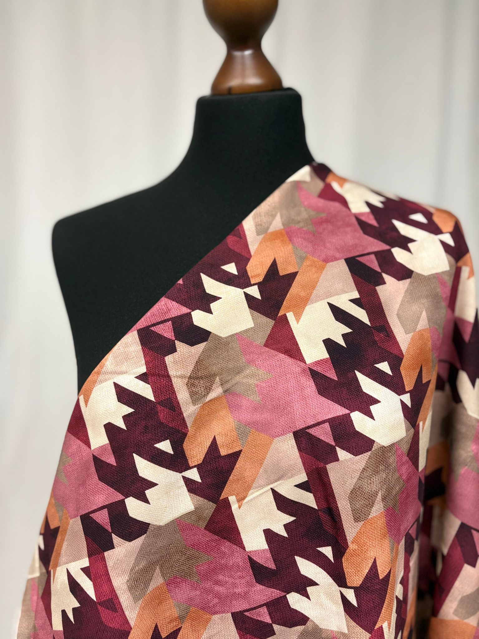 97% Viskose 3% Elasthan 29€/m noch 3m verfügbar